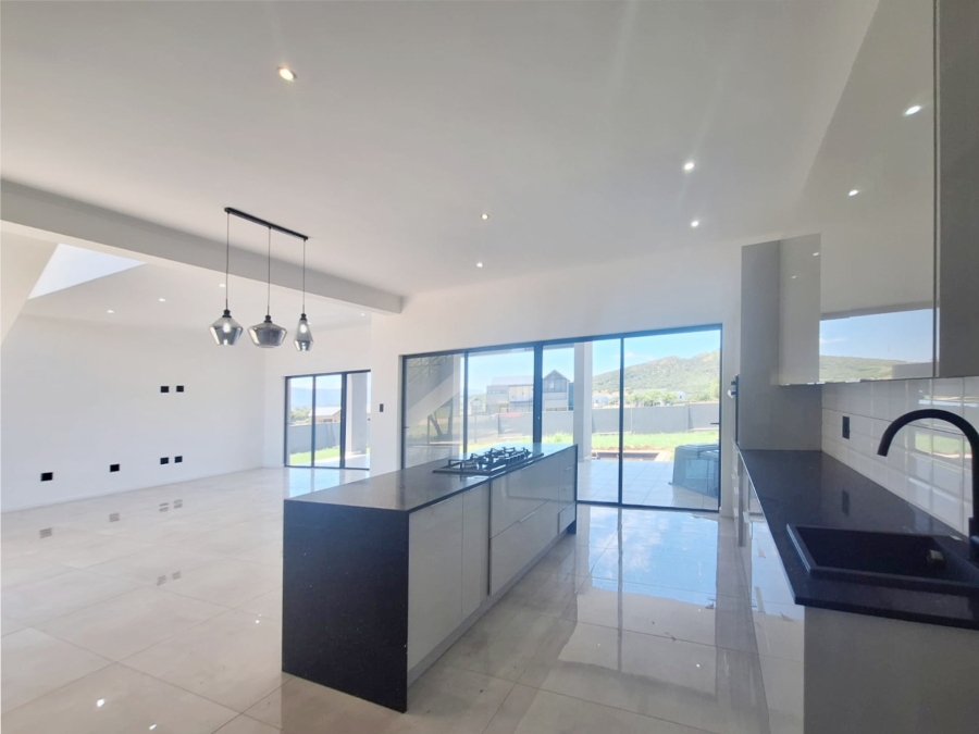 To Let 4 Bedroom Property for Rent in Redstone Private Country Estate North West